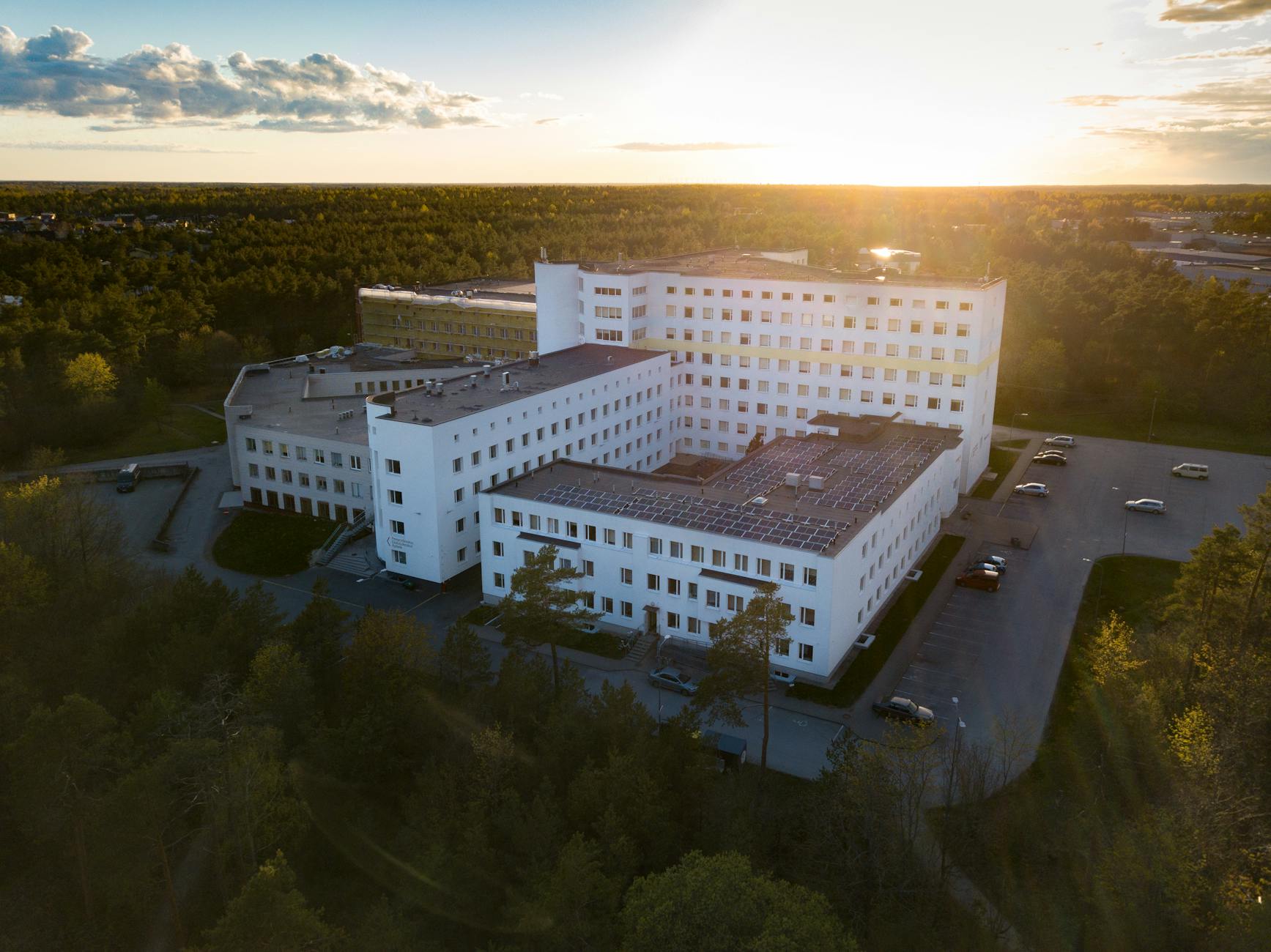 Asbestos Exposure at Straith Hospital — Bingham Farms, Michigan: What Workers and Tradesmen Need to Know